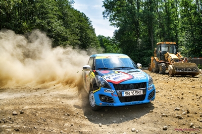 Debut in forta pe macadam pentru echipajele Cupei Suzuki