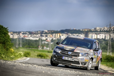 Tot mai multe echipaje in Cupa DACIA, pe macadam la Raliul Aradului