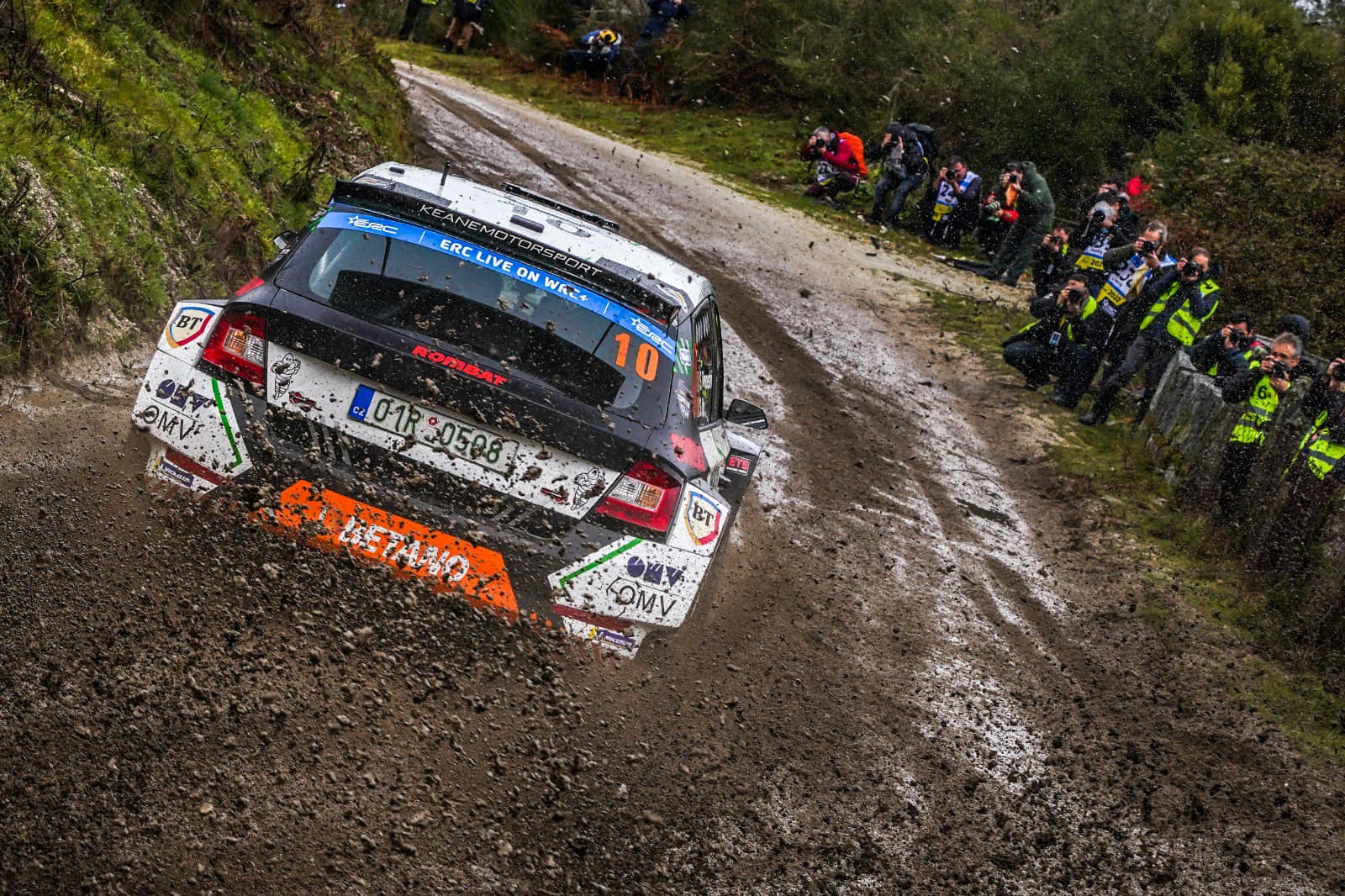 Simone Tempestini și Sergiu Itu sunt pe cinci la mijlocul Rally Serras de Fafe 2022
